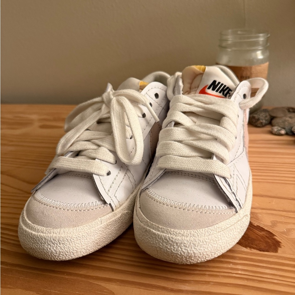 Nike - Picture 2 of 5